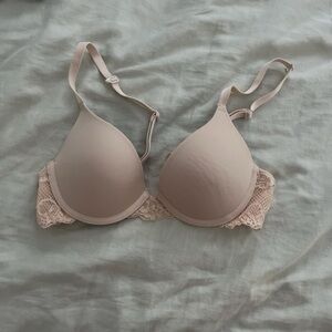Light tan lace bra, made for every day wear #lingerie #bra #victoriassecret